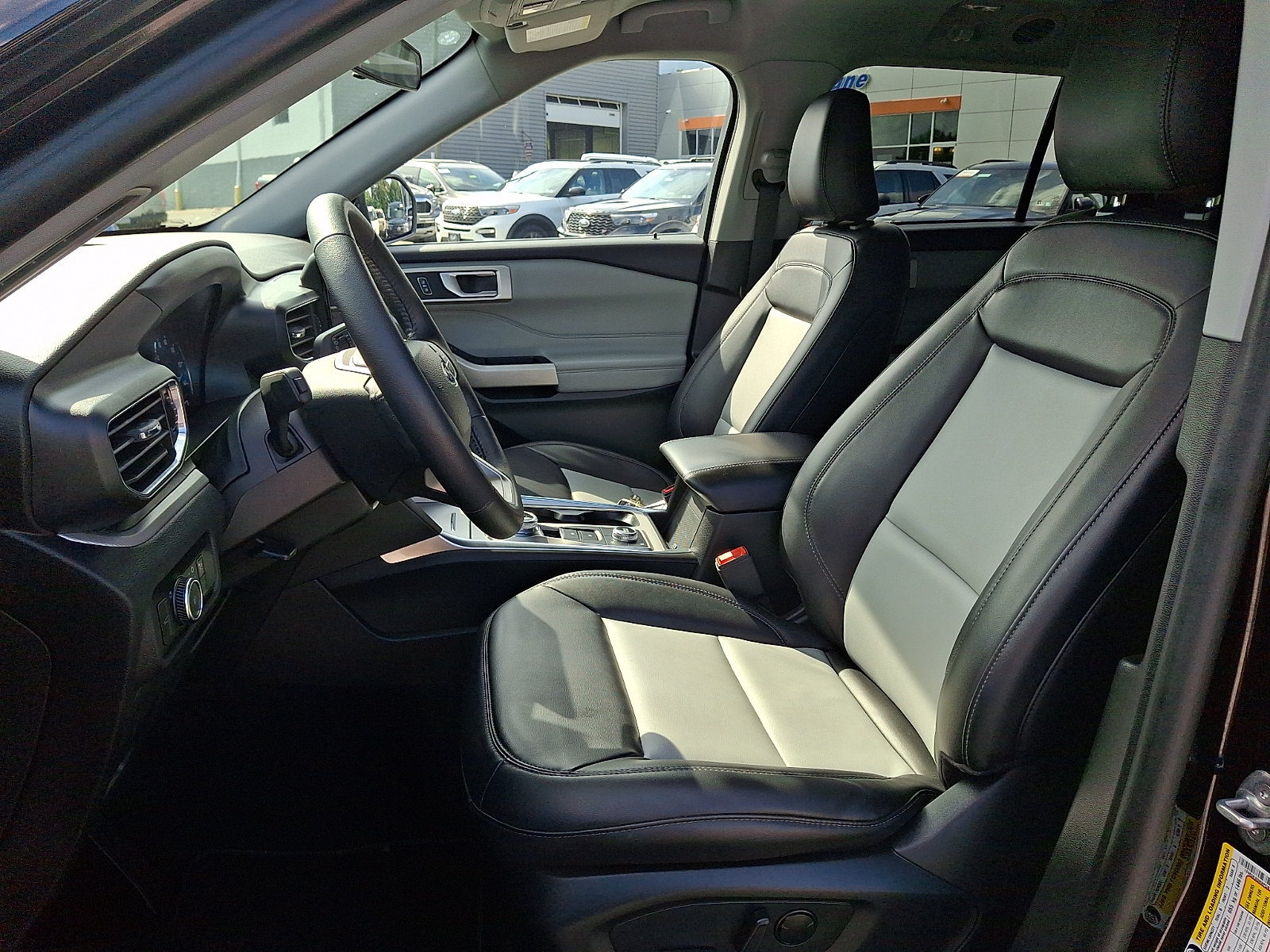 Certified 2023 Ford Explorer XLT w/ Equipment Group 202A AWD/4WD image 17