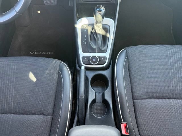 Used 2024 Hyundai Venue Limited FWD image 28