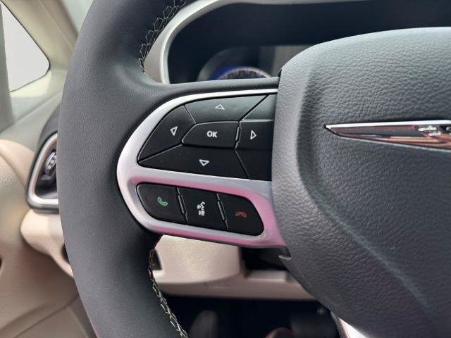 Used 2024 Chrysler Pacifica Touring-L FWD image 18
