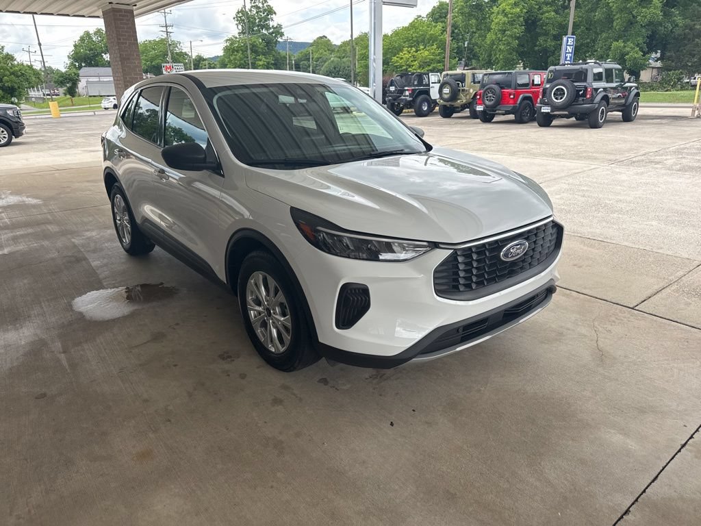Certified 2023 Ford Escape Active FWD image 3