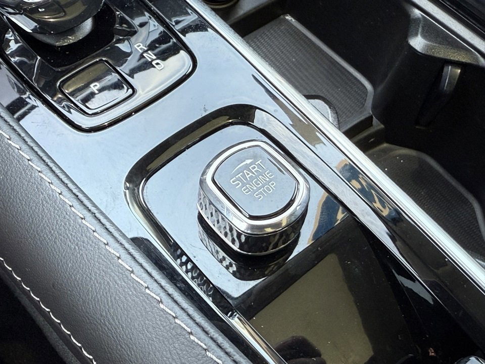 Used 2023 Volvo XC90 B6 Ultimate w/ Protection Package image 39