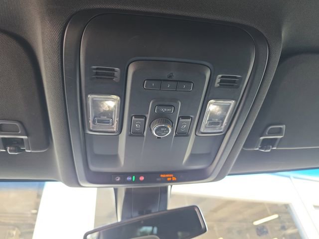 Used 2022 GMC Yukon SLT w/ SLT Luxury Package image 9