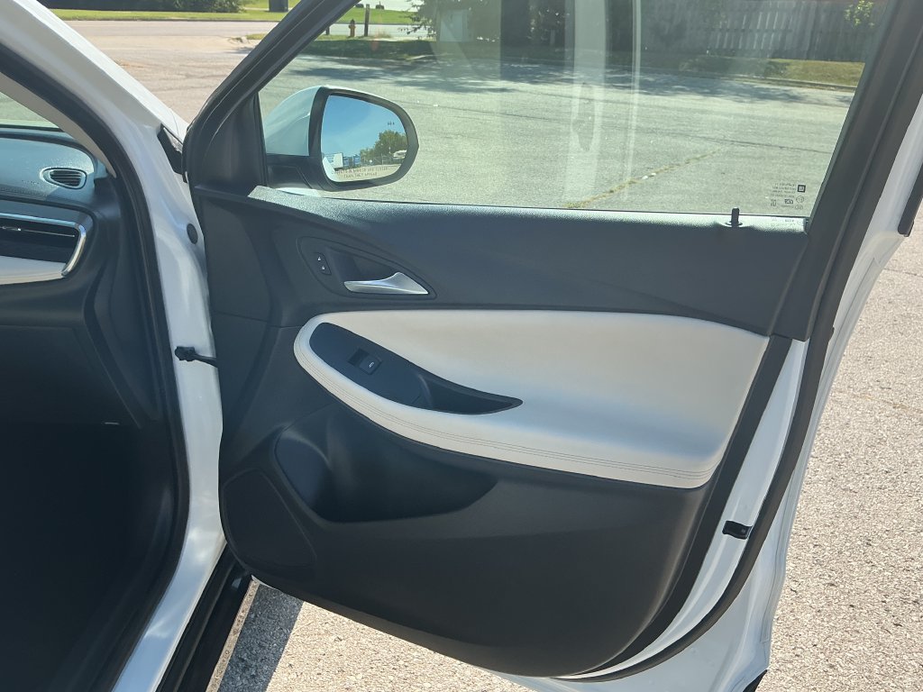 Used 2024 Buick Encore GX Sport Touring FWD image 23