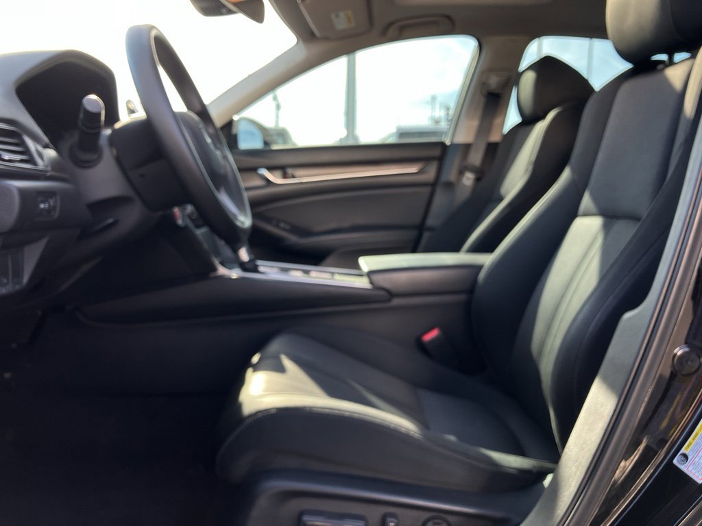 Used 2018 Honda Accord EX image 29