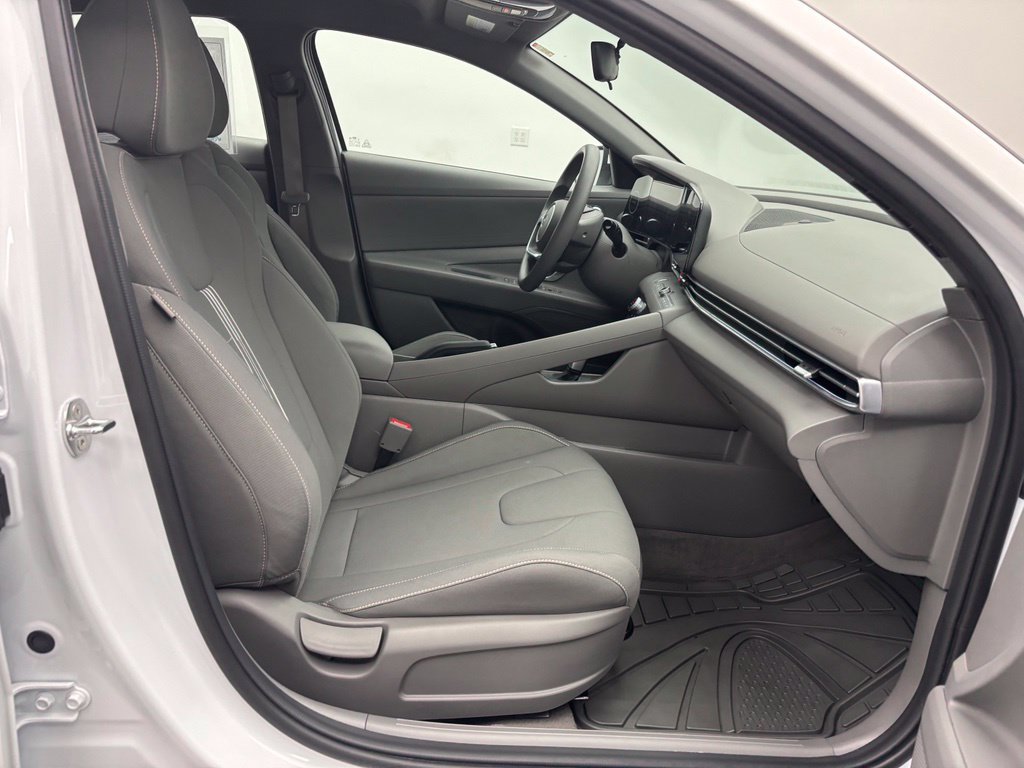 Used 2024 Hyundai Elantra SEL FWD image 31