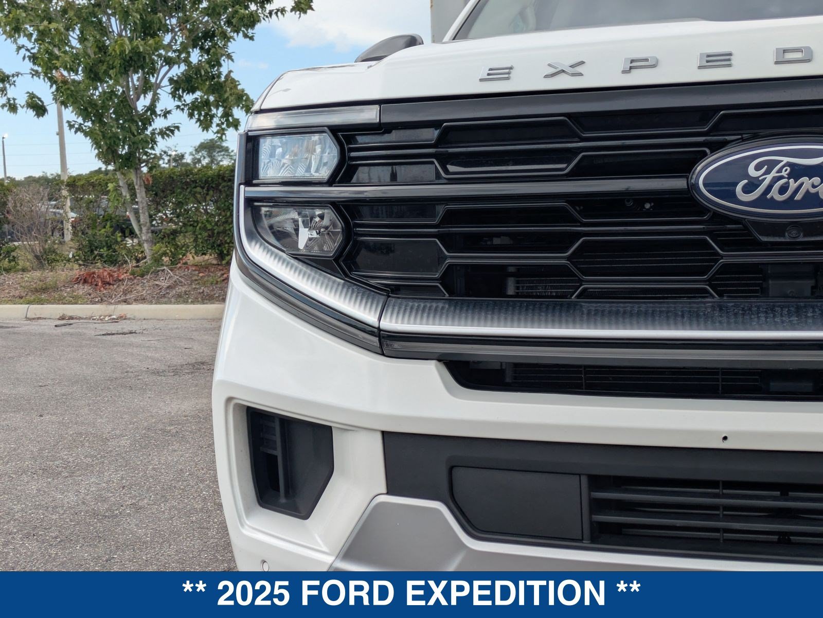 Certified 2025 Ford Expedition Platinum w/ Driver's Package AWD/4WD image 9