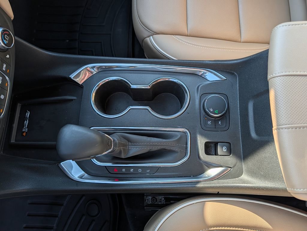 Used 2023 Chevrolet Traverse Premier FWD image 13