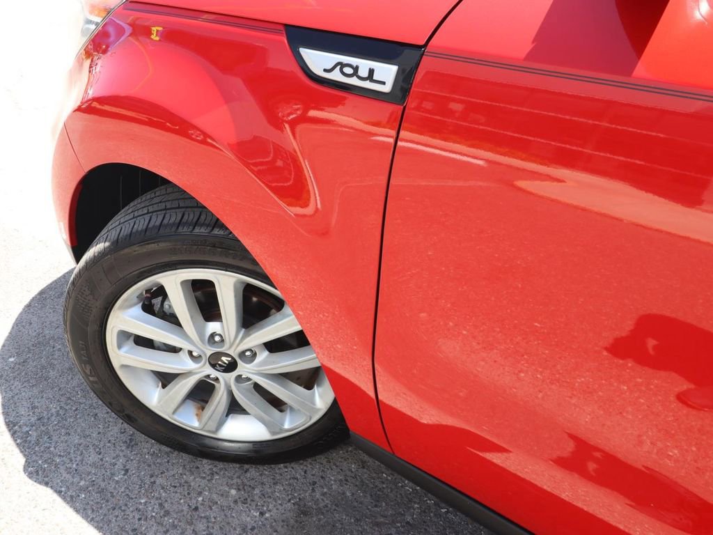 Used 2017 Kia Soul + FWD image 9