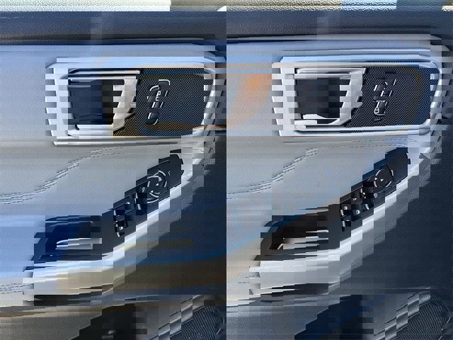 Certified 2023 Ford Explorer XLT w/ Equipment Group 202A image 5