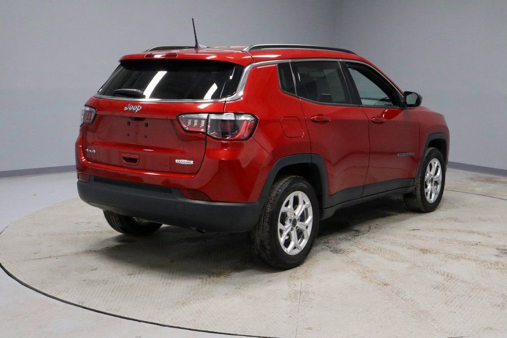Used 2025 Jeep Compass Latitude image 5