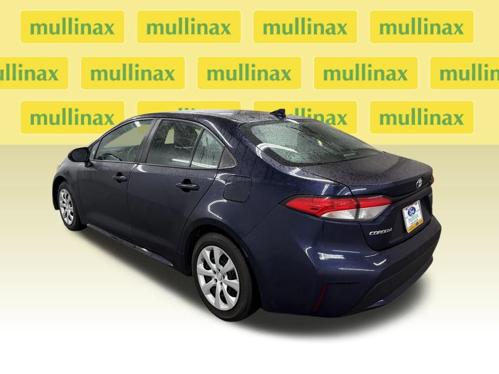 Used 2021 Toyota Corolla LE image 3