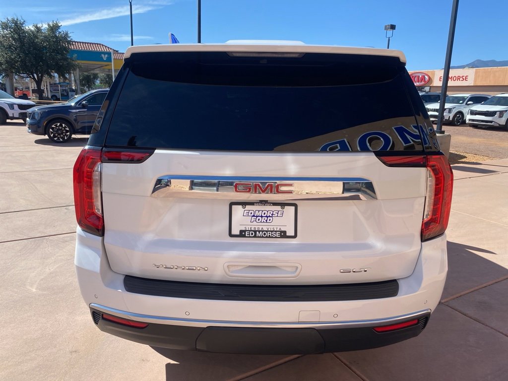 Used 2024 GMC Yukon SLT w/ SLT Luxury Package image 8