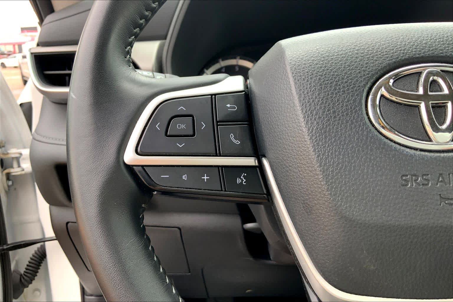 Used 2025 Toyota Highlander LE AWD/4WD image 24