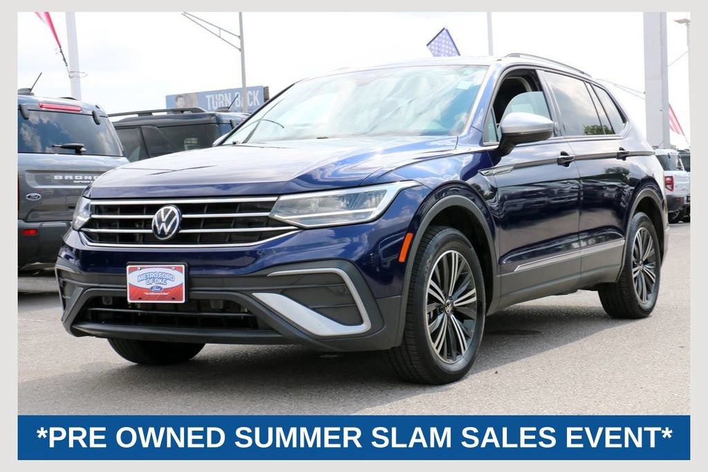 Used 2024 Volkswagen Tiguan SE AWD/4WD image 1