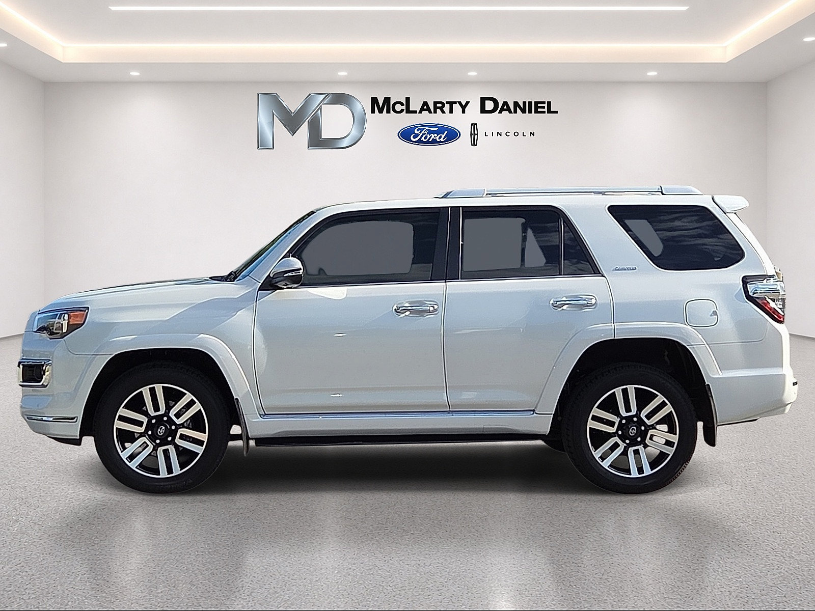Used 2024 Toyota 4Runner Limited AWD/4WD image 3