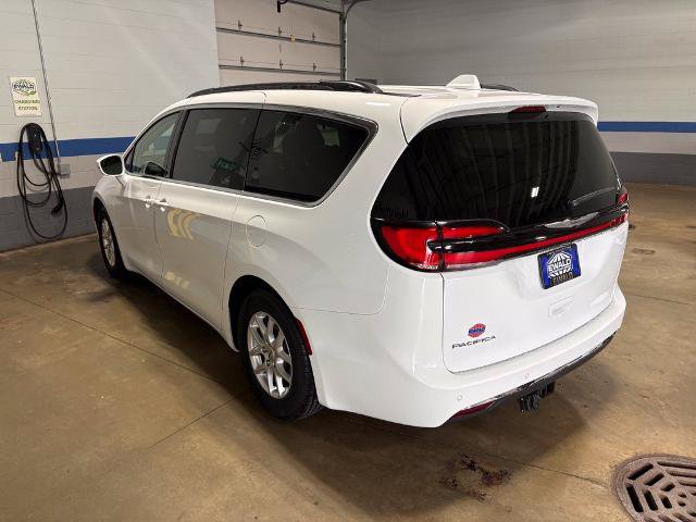 Used 2022 Chrysler Pacifica Touring-L FWD image 8