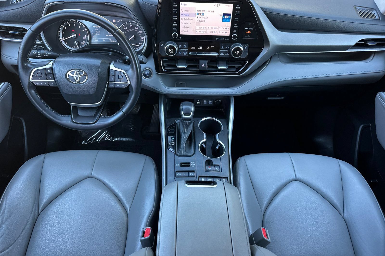 Used 2022 Toyota Highlander XLE AWD/4WD image 15