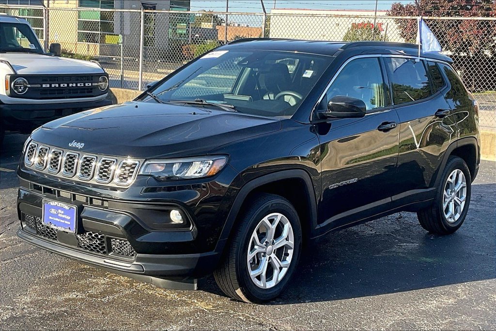Used 2024 Jeep Compass Latitude AWD/4WD image 11