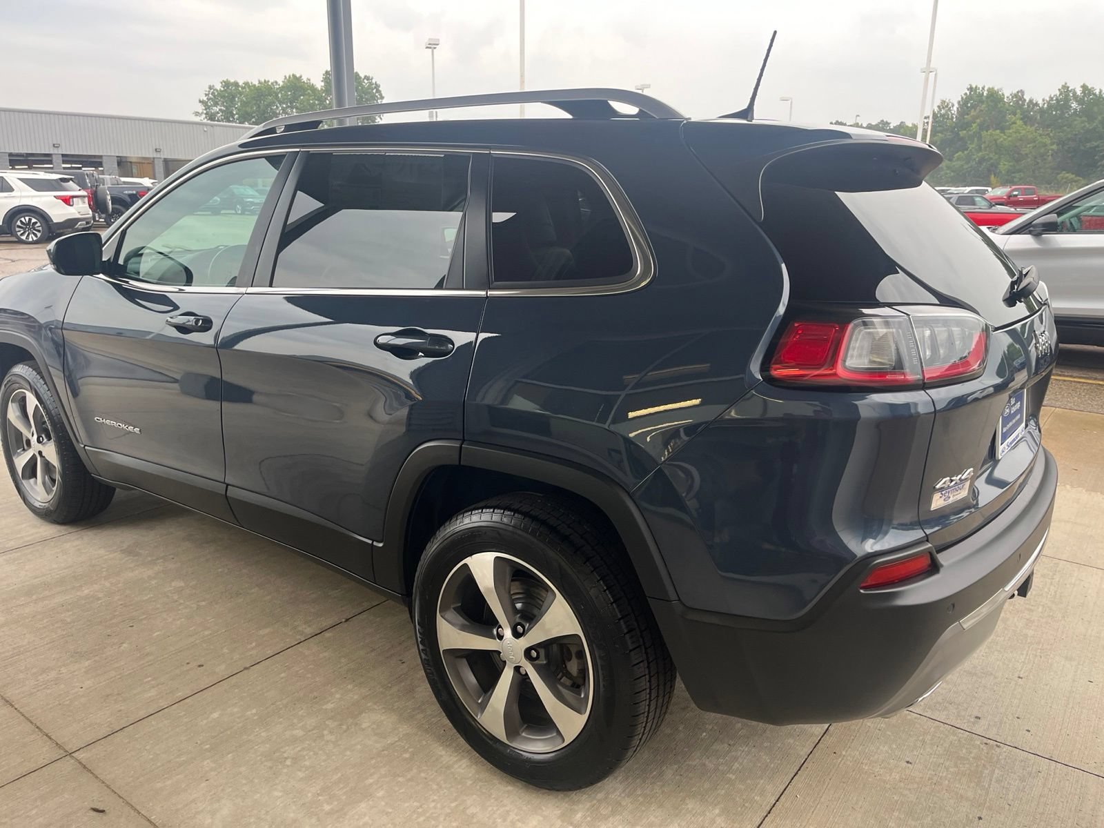 Used 2020 Jeep Cherokee Limited w/ Trailer Tow Group AWD/4WD image 3