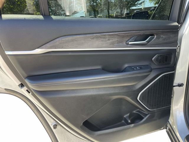 Used 2022 Jeep Grand Cherokee L Limited AWD/4WD image 15