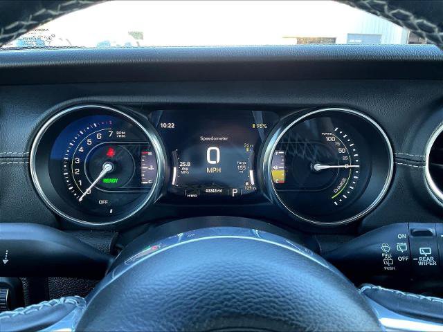 Used 2023 Jeep Wrangler Unlimited Sahara w/ Cold Weather Group AWD/4WD image 15