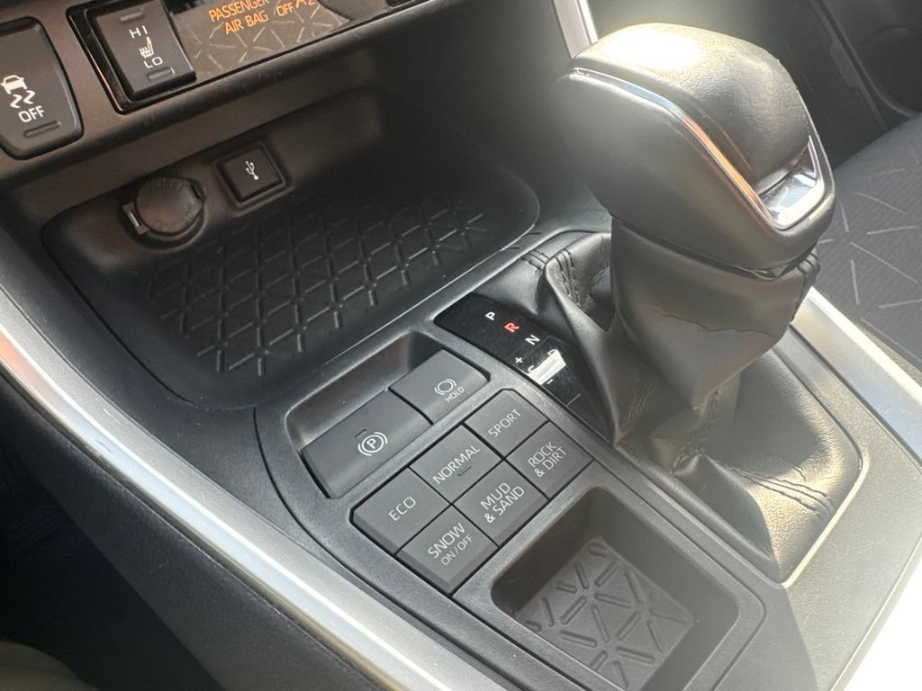 Used 2020 Toyota RAV4 XLE w/ Convenience Package AWD/4WD image 24