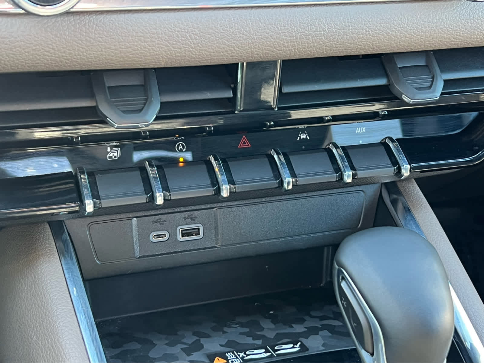 Used 2023 GMC Canyon Denali image 37