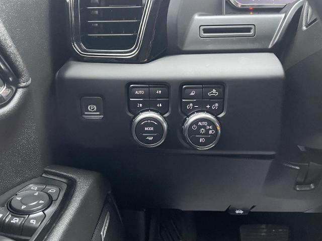 Used 2024 GMC Sierra 2500 AT4 w/ AT4 Preferred Package image 16