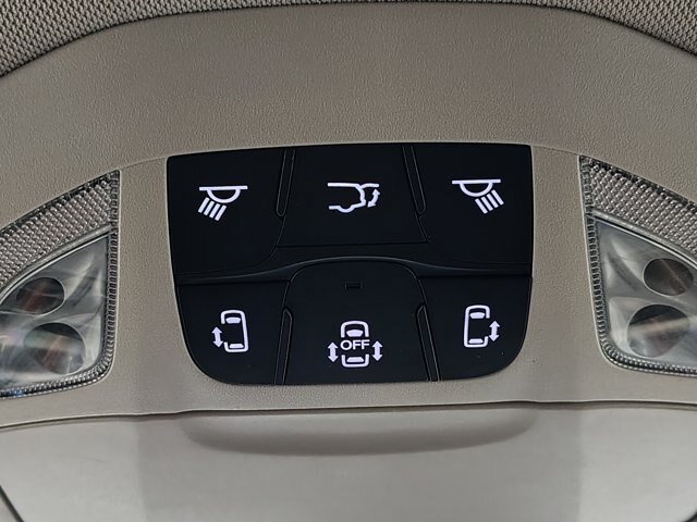 Used 2023 Chrysler Pacifica Touring-L FWD image 33