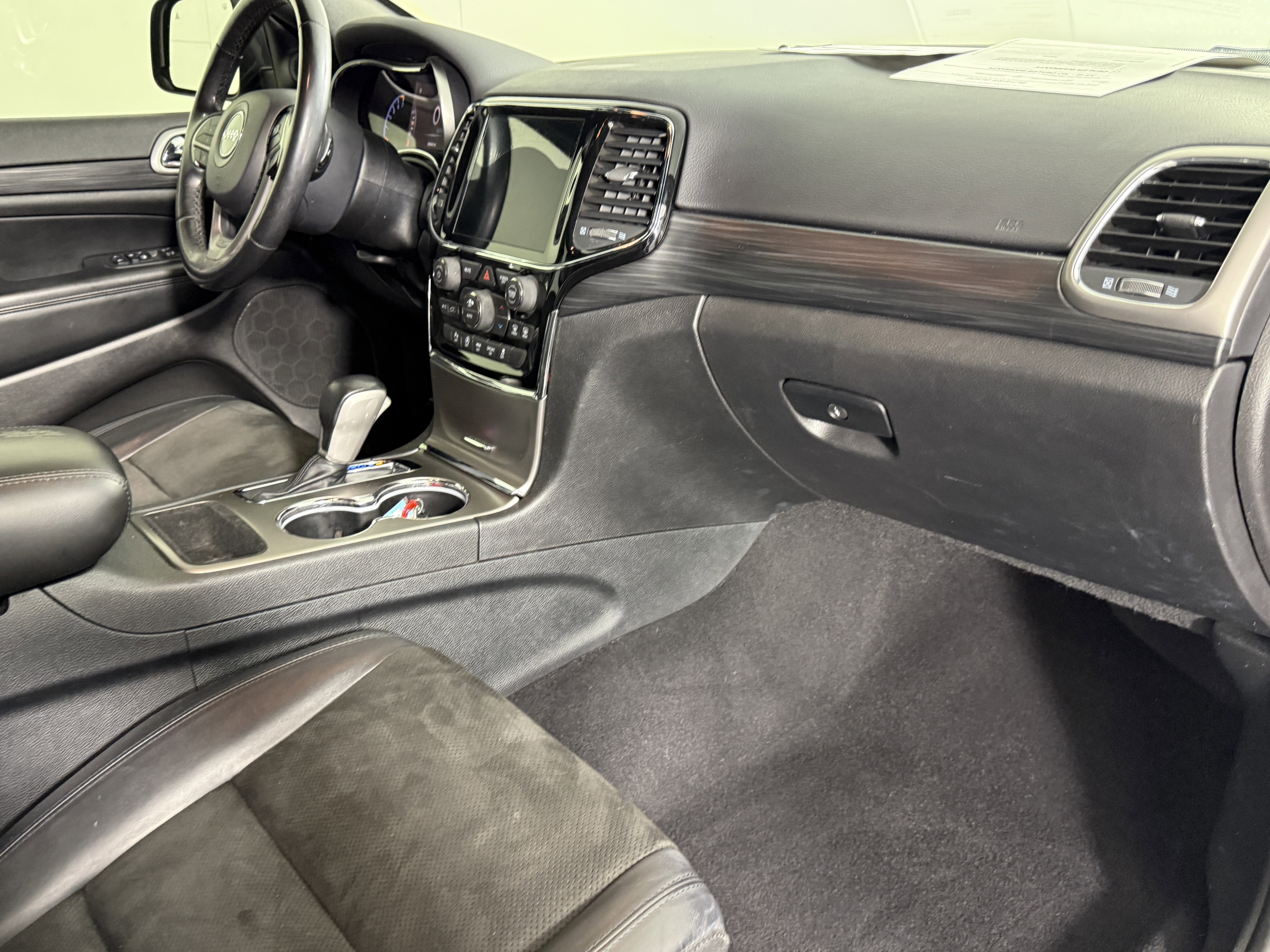 Used 2020 Jeep Grand Cherokee Altitude image 9