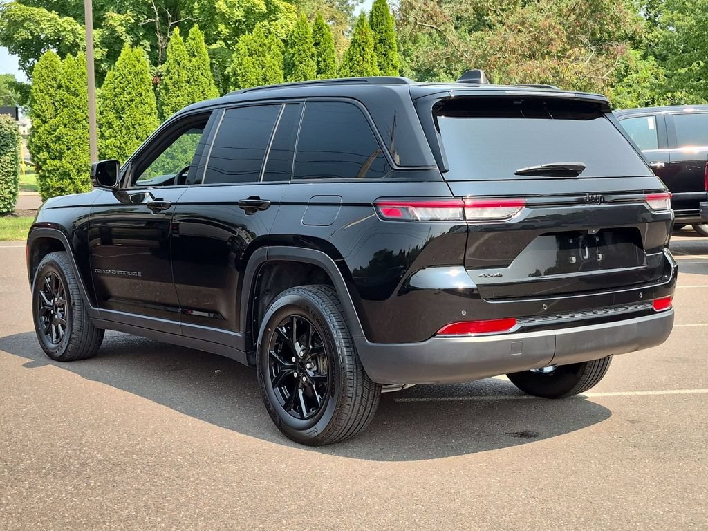 Used 2024 Jeep Grand Cherokee Altitude AWD/4WD image 9