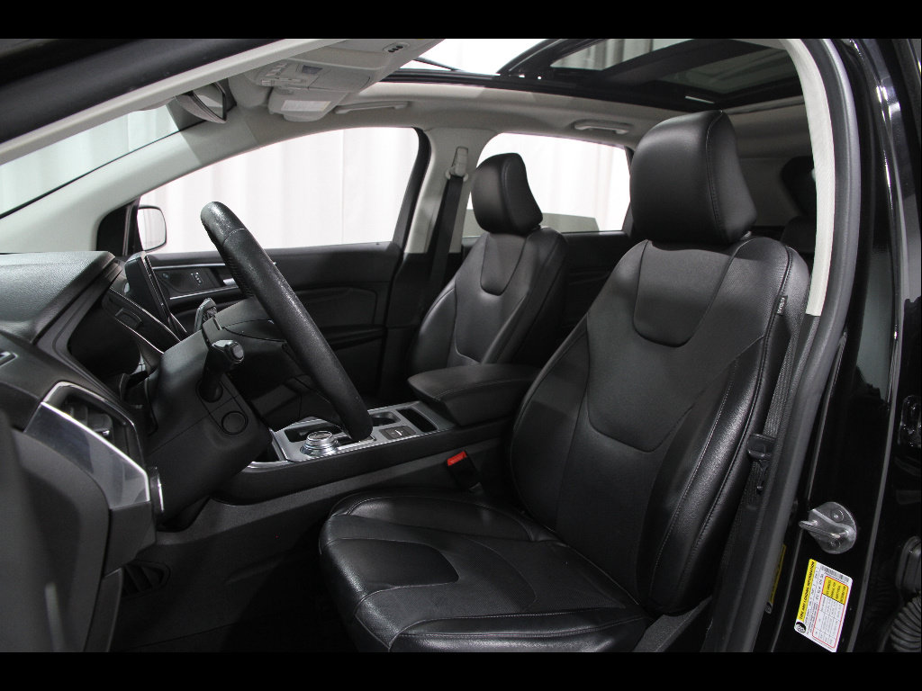 Certified 2022 Ford Edge Titanium w/ Equipment Group 301A AWD/4WD image 6