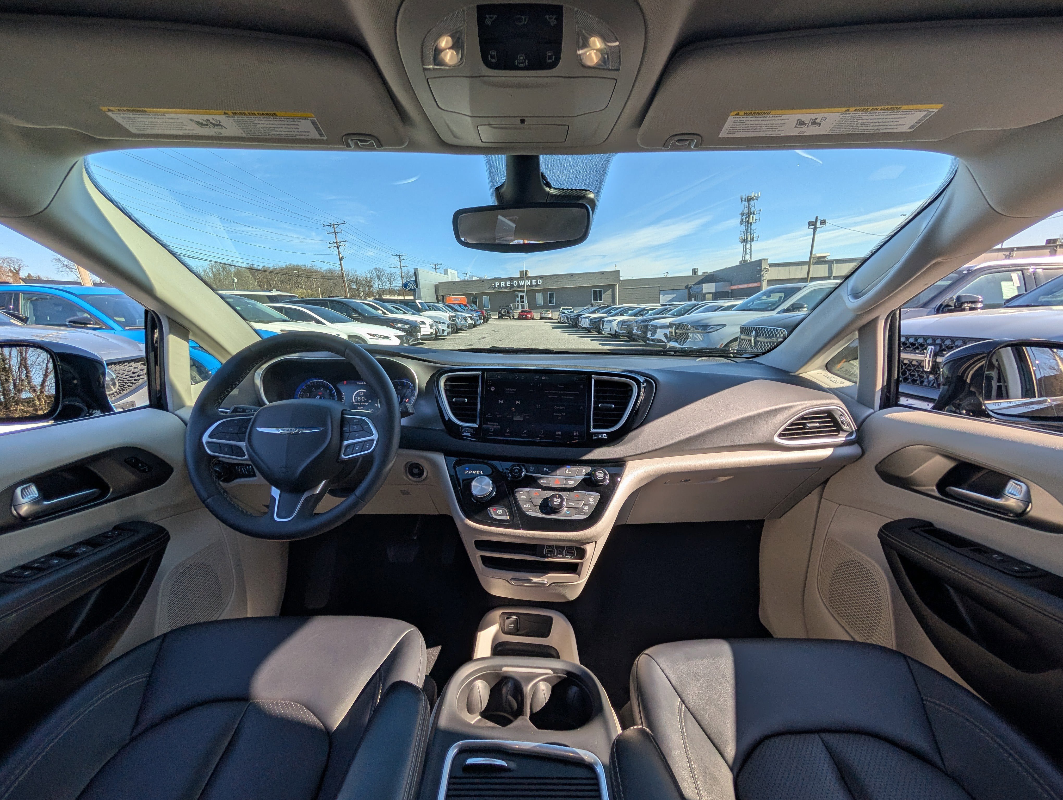 Used 2024 Chrysler Pacifica Touring-L image 21