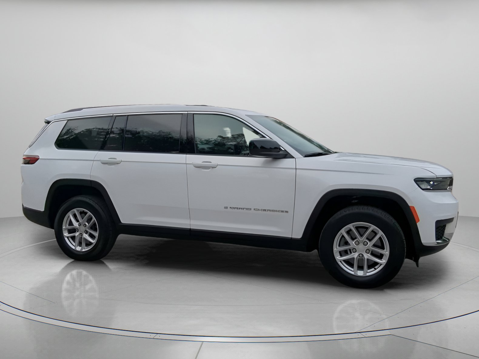 Used 2024 Jeep Grand Cherokee L Laredo AWD/4WD image 34