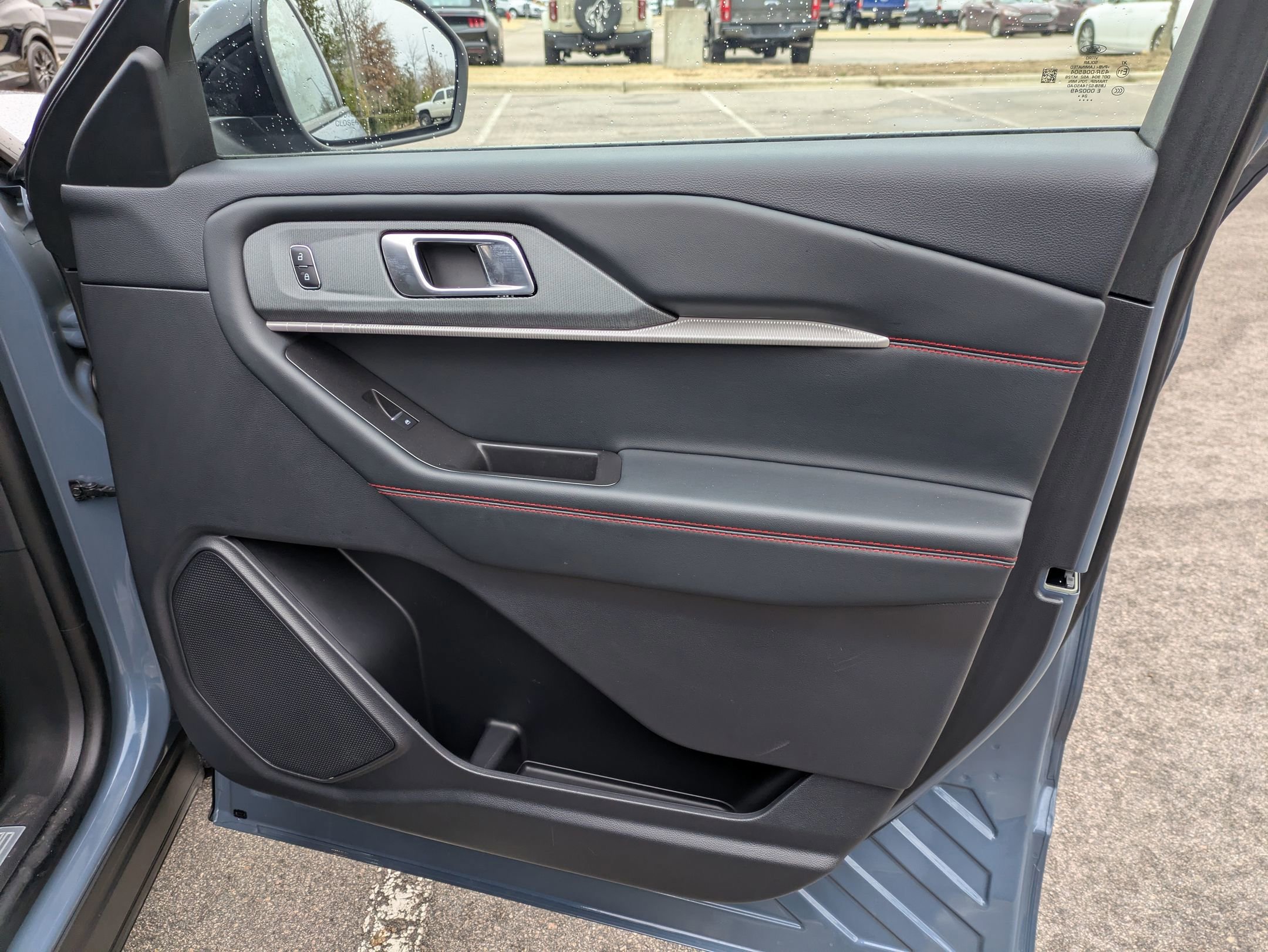 Certified 2025 Ford Explorer ST-Line w/ Premium Package image 40