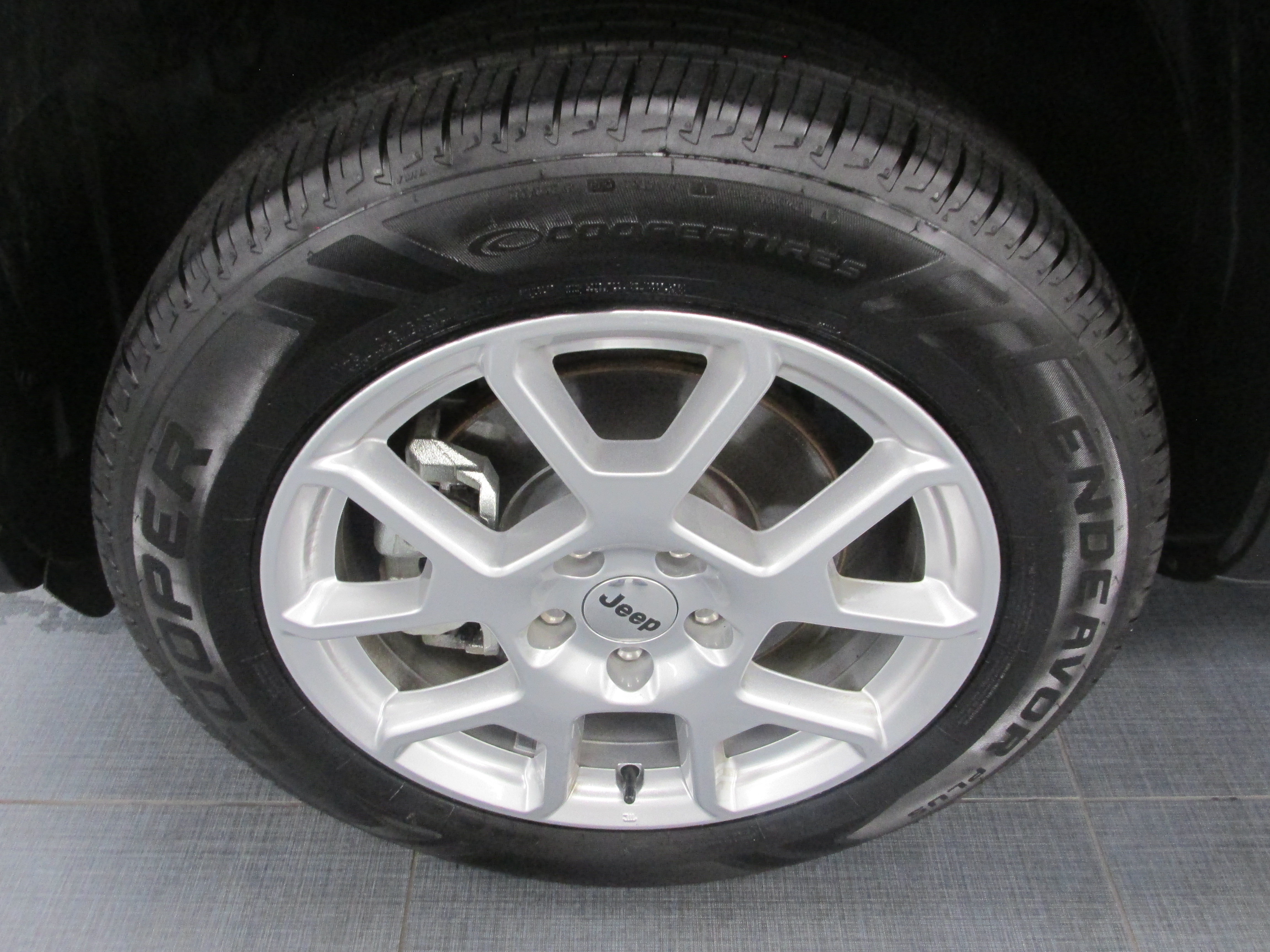 Used 2023 Jeep Renegade Latitude AWD/4WD image 14