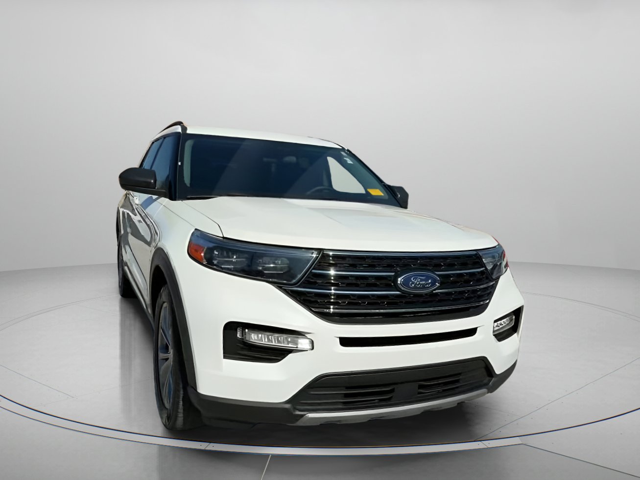 Certified 2022 Ford Explorer XLT w/ Equipment Group 202A image 3