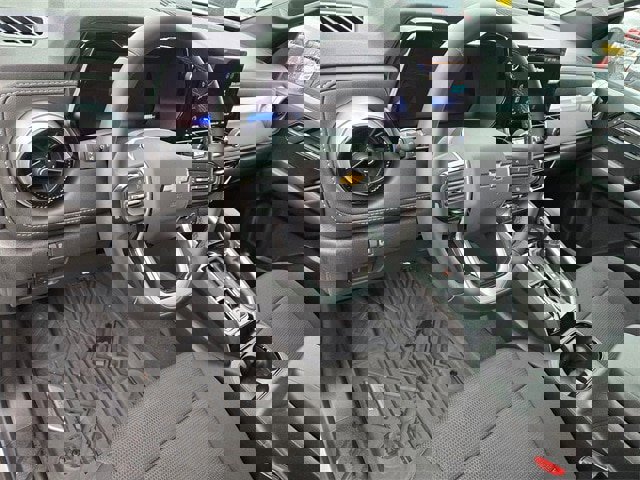 Used 2024 Chevrolet Colorado LT w/ LT Convenience Package image 10