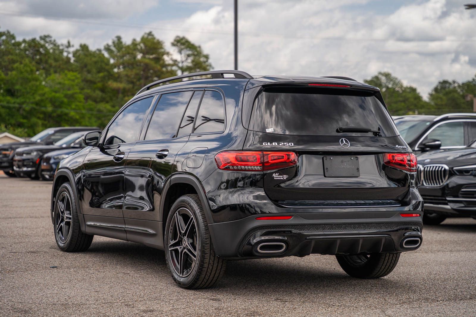 Used 2021 Mercedes-Benz GLB 250 4MATIC w/ AMG Line image 5