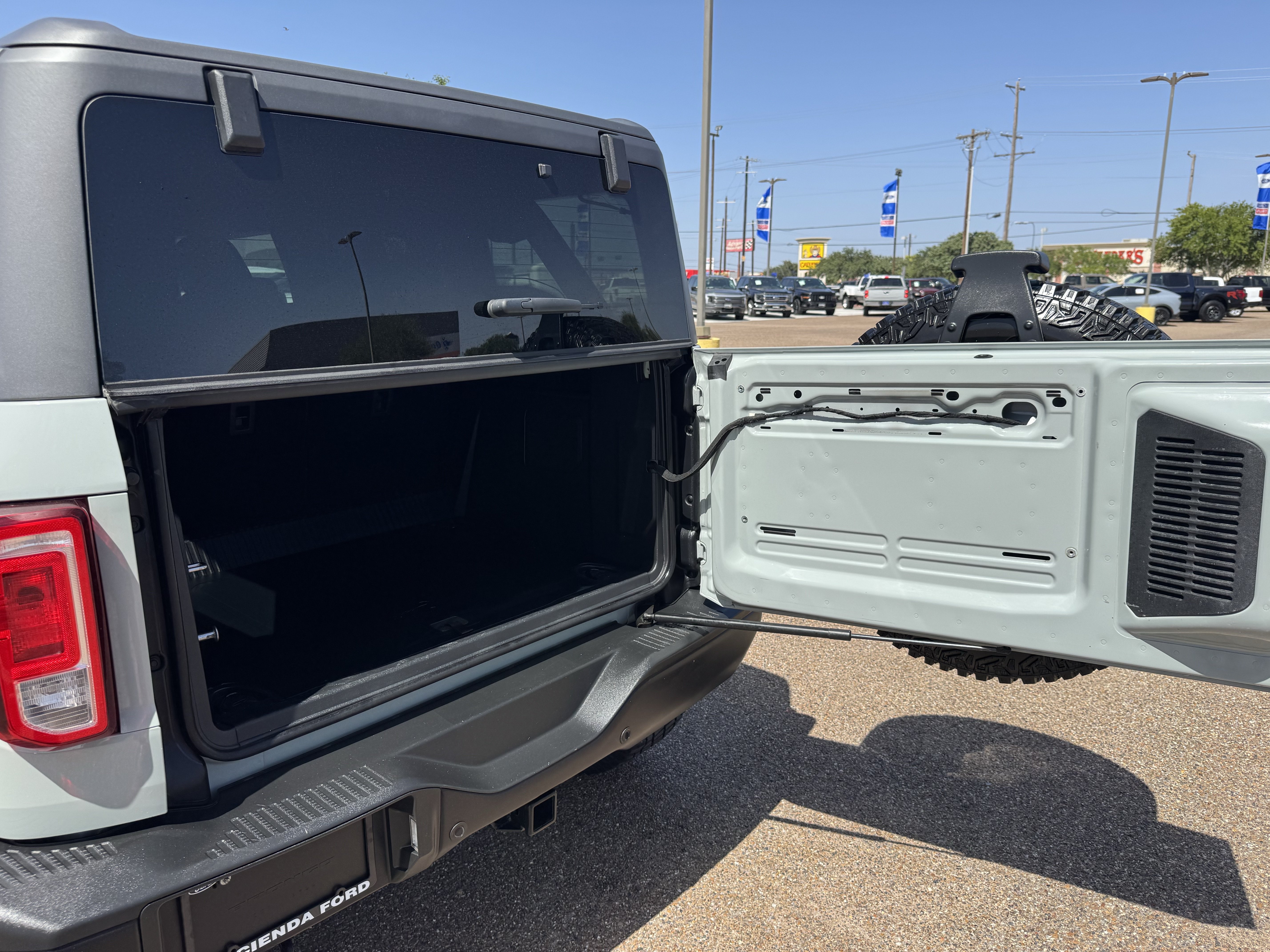 Certified 2024 Ford Bronco Black Diamond w/ Sasquatch Package AWD/4WD image 29