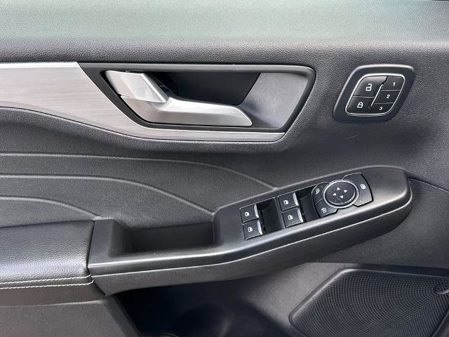 Certified 2025 Ford Escape Platinum AWD/4WD image 10