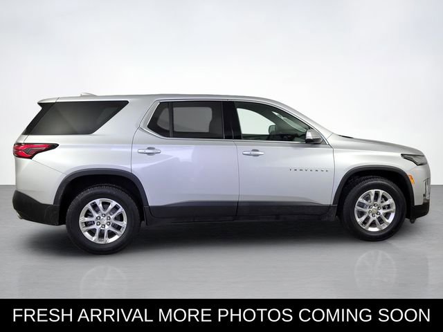 Used 2022 Chevrolet Traverse LS image 2