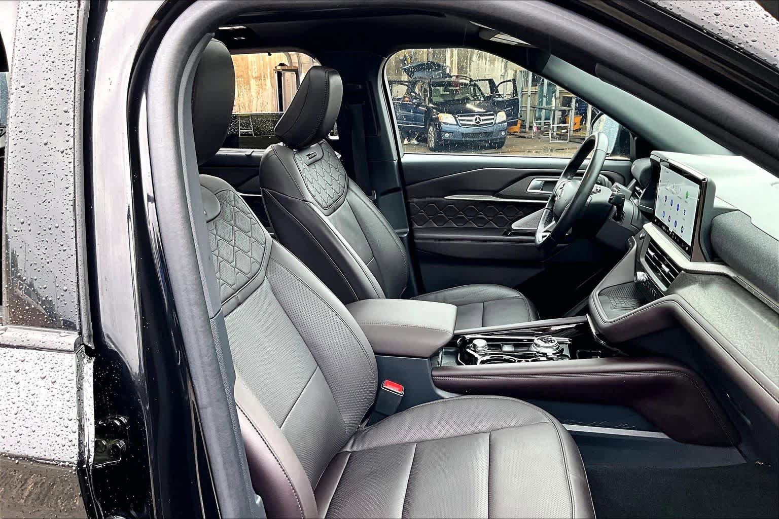Certified 2025 Ford Explorer Platinum w/ Ultimate Package AWD/4WD image 9