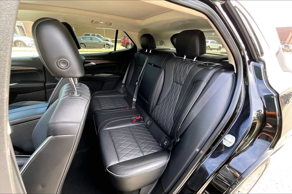 Used 2023 Buick Envision Avenir AWD/4WD image 25