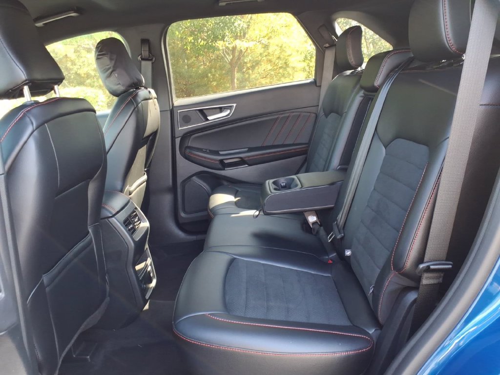 Certified 2023 Ford Edge ST-Line w/ Class II Trailer Tow Package AWD/4WD image 9