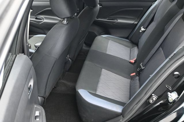 Used 2024 Nissan Versa SV FWD image 5
