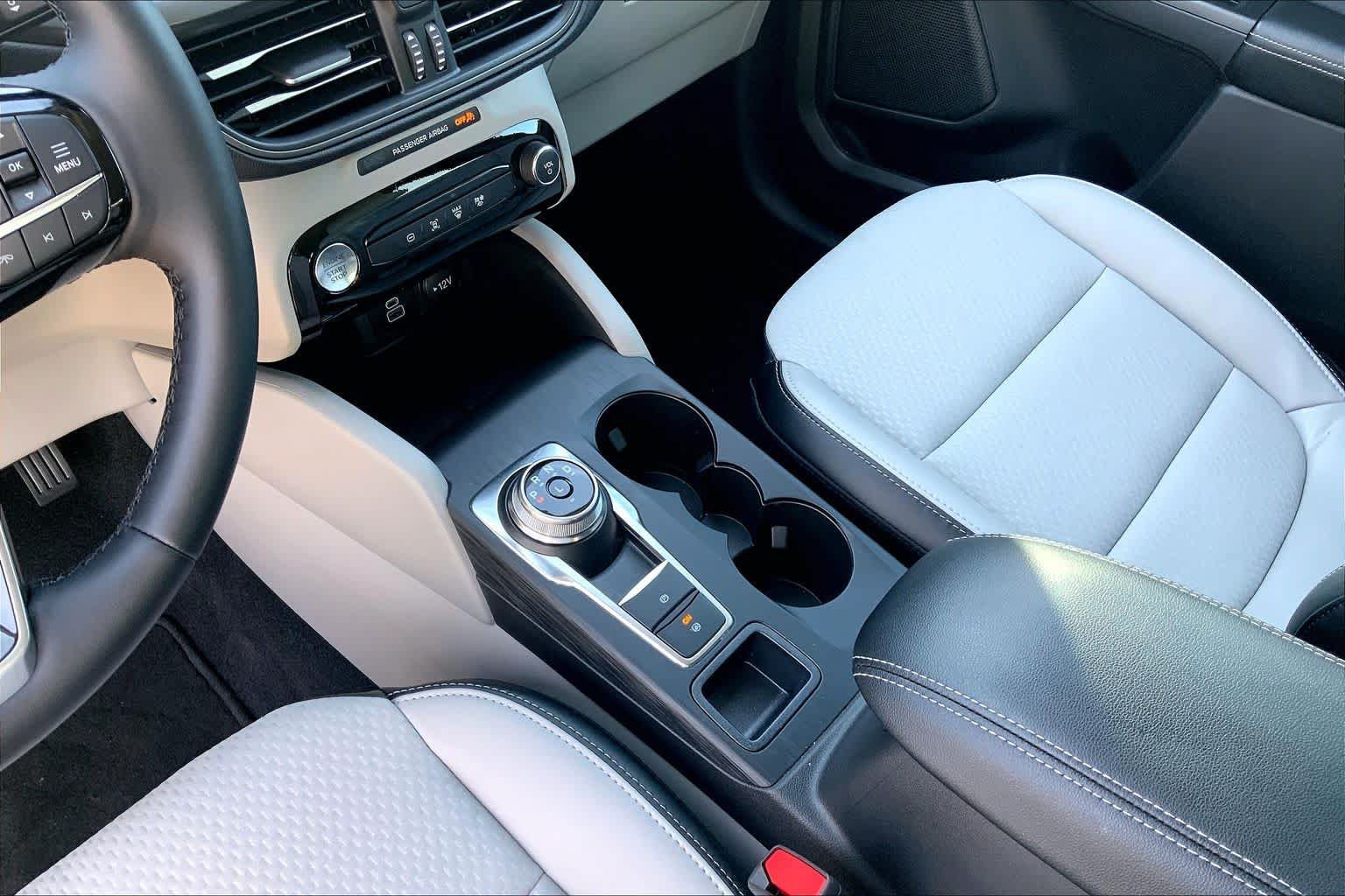 Certified 2025 Ford Escape SE FWD image 34