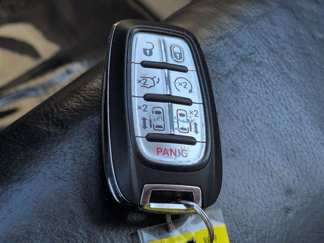 Used 2022 Chrysler Pacifica Touring-L FWD image 28