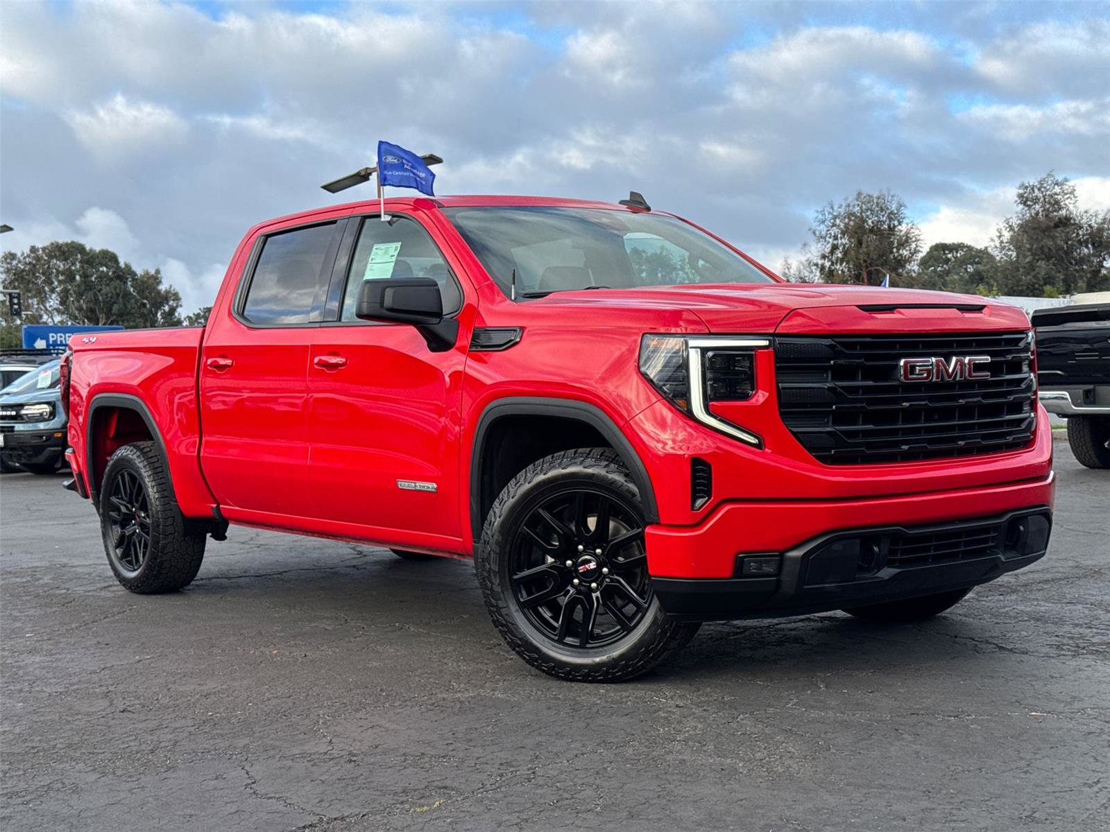 Used 2023 GMC Sierra 1500 Elevation AWD/4WD image 2