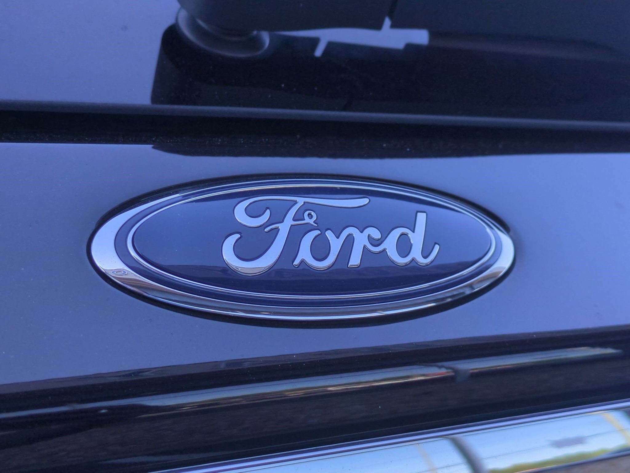 Certified 2023 Ford Explorer XLT w/ Equipment Group 202A RWD image 6